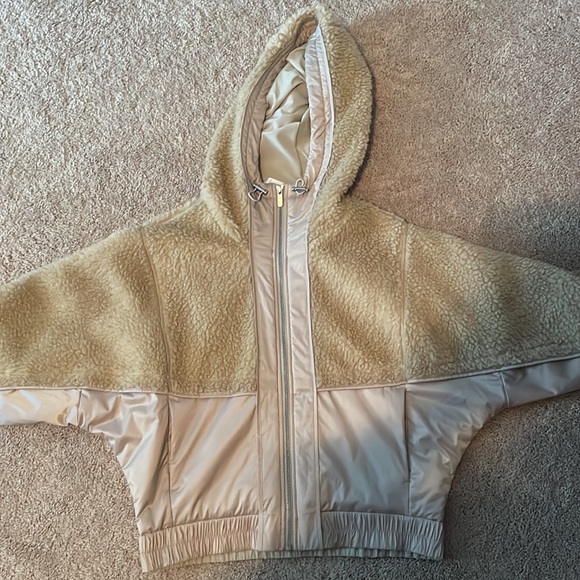 Lululemon Sherpa and Shine Jacket - Picture 5 of 8